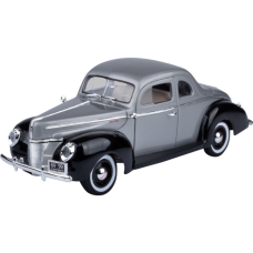 Timeless Legends - 1961 Mako Shark 1:18 Scale Diecast Vehicle