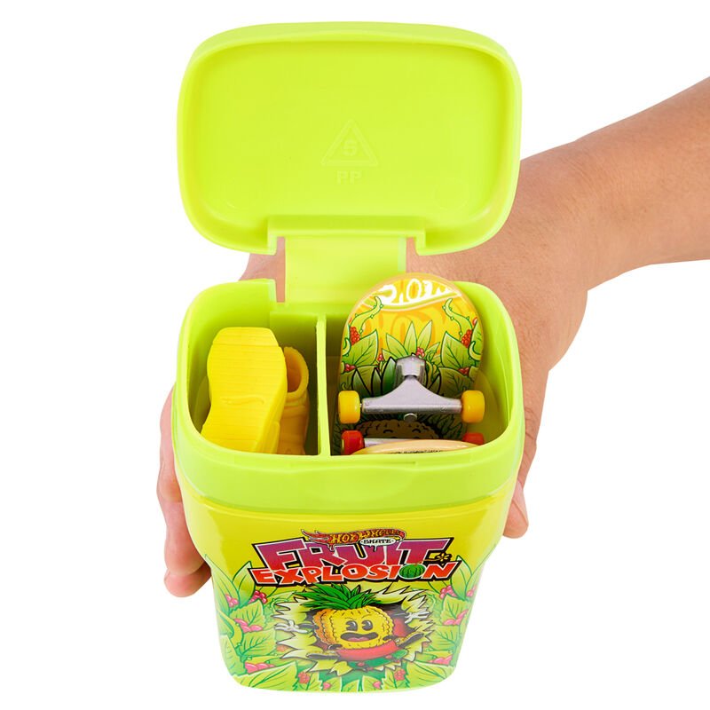 Hot Wheels Skate box of chewing gum + 2 assorted skateboards - Image 4