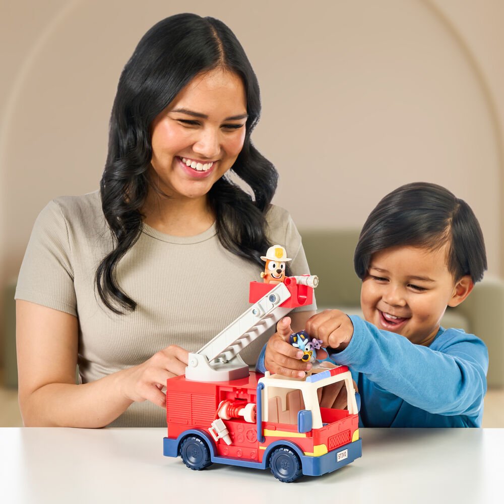 Bluey firetruck + figures - Image 7