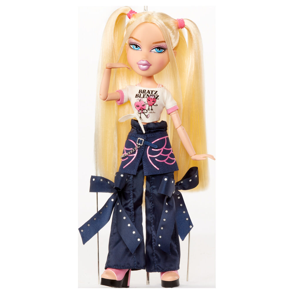 Bratz Stylin Cloe doll + t-shirt - Image 3