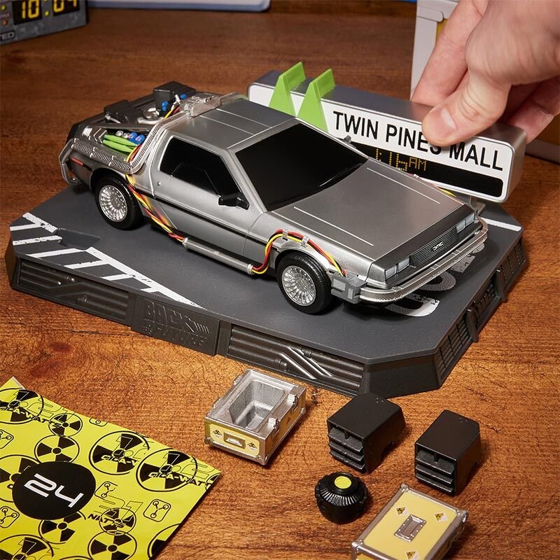 Back to the Future DeLorean Advent Calendar figure - Image 2